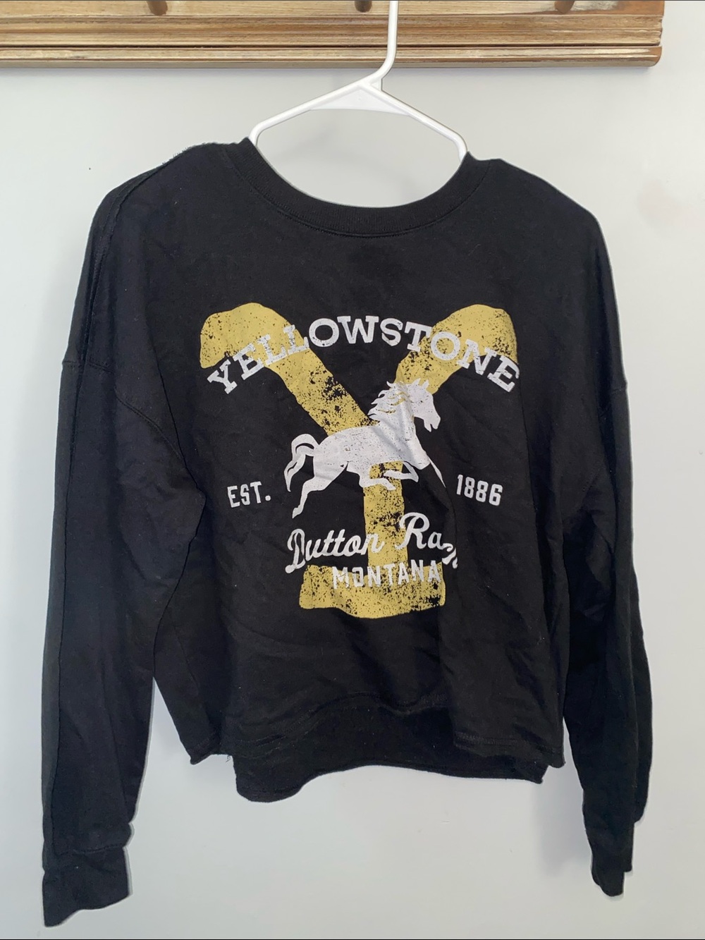 Yellowstone Dutton Ranch Black Graphic Cropped Sweatshirt